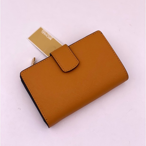 Michael Kors Jet Set Travel
Medium Bifold Coin Zipper
Wallet Cider - Picture 7 of 10